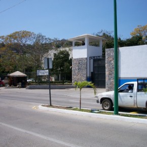 The entrance to Zihuatanejo's police station.