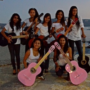 Ritmos de Brasil, Brazilian guitar teachers leave smiles and 100 new guitarists in Zihuatanejo